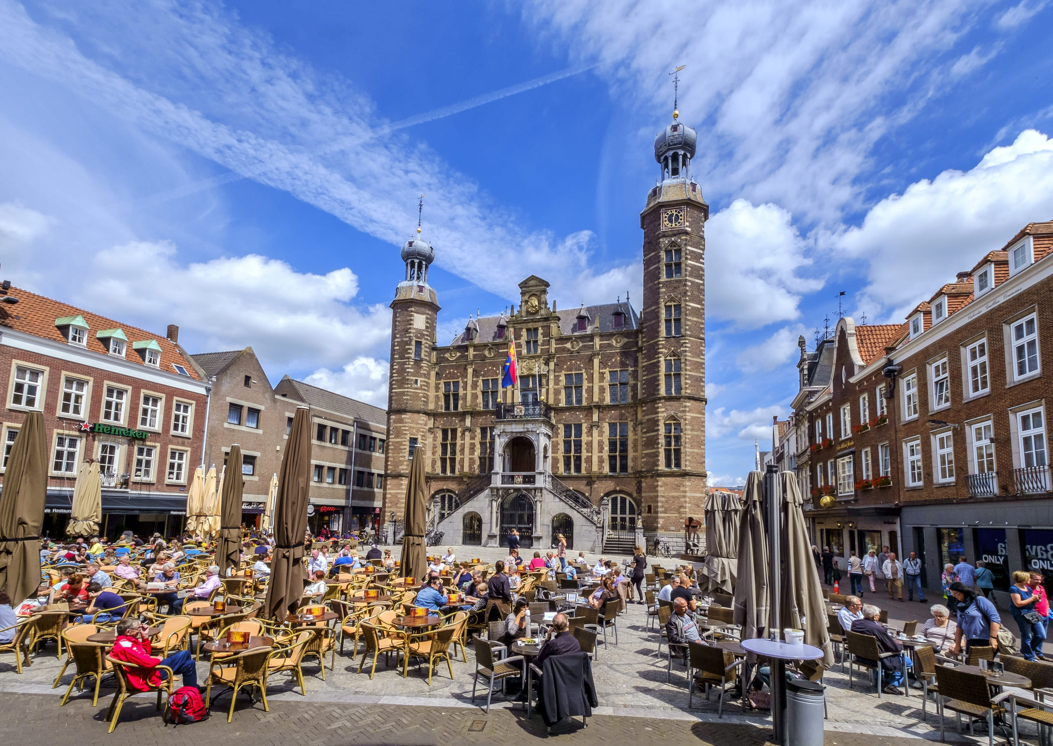 Eine beeindruckende Ansicht von Venlo während unseres Venlo-Abenteuers, mit dem historischen Stadhuis im Hintergrund.